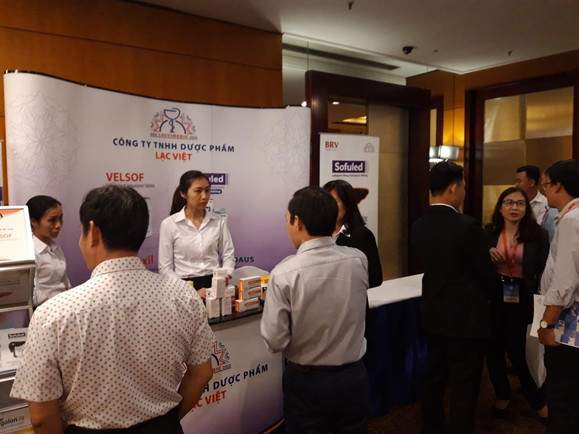 Trưng bày giới thiệu sản phẩm là thuốc tây tại BV ĐHYD khi tham gia Đồng tài trợ Hội Nghị Khoa Học