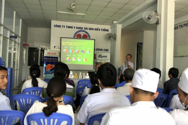 Tài trợ Khoa học và bs Giảng bài cùng bs phòng khám tại Long An